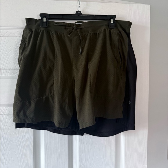 lululemon athletica Men's Dark Green and Black Athletic Shorts - Picture 1 of 3